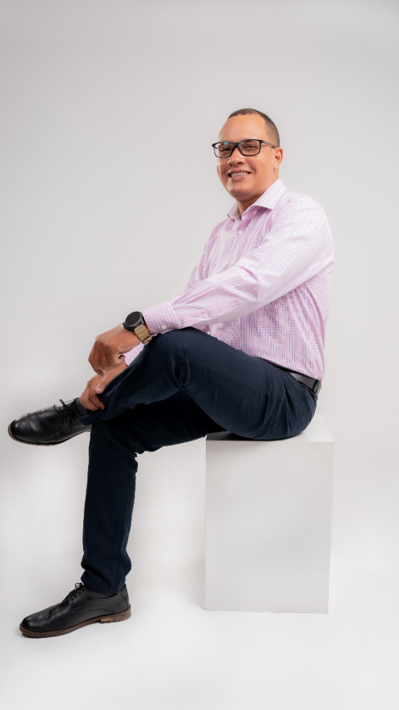 Director Luis D. Guevara M. - MiContador